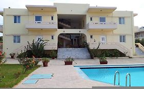 Litinas Apartments With Pool