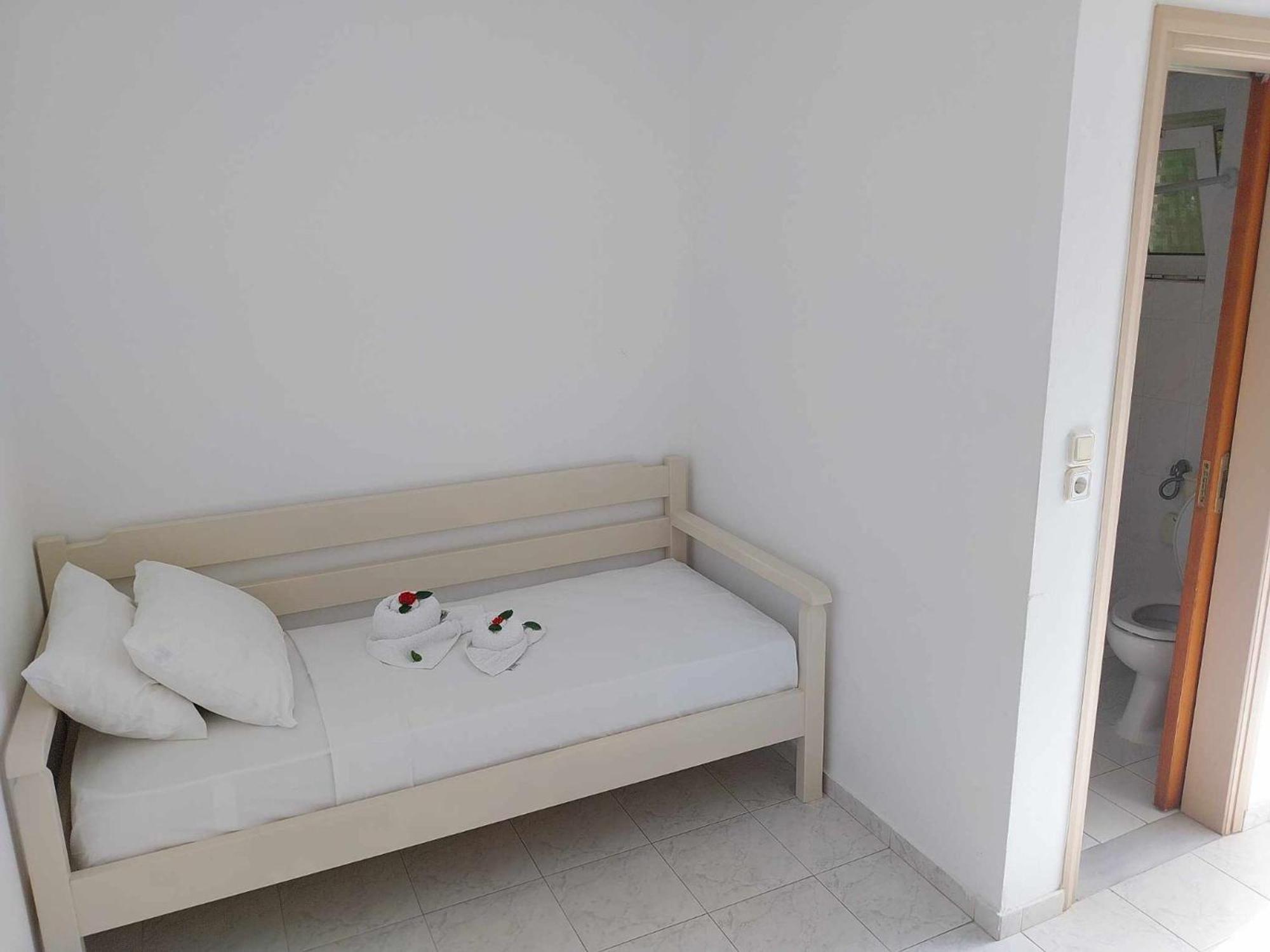 Litinas Apartments With Pool Agia Marina Exteriör bild
