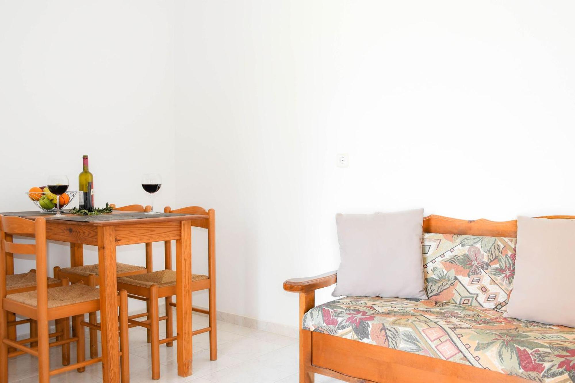 Litinas Apartments With Pool Agia Marina Exteriör bild