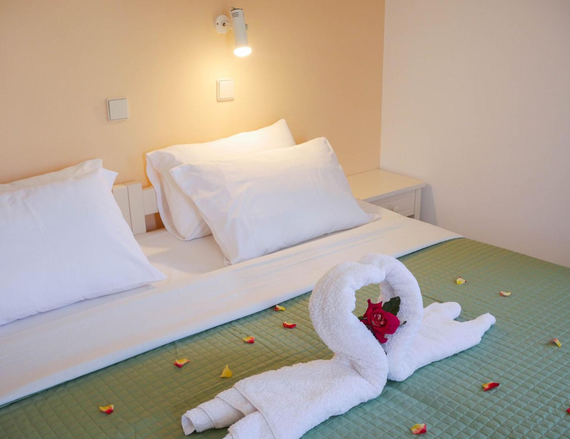Litinas Apartments With Pool Agia Marina Exteriör bild