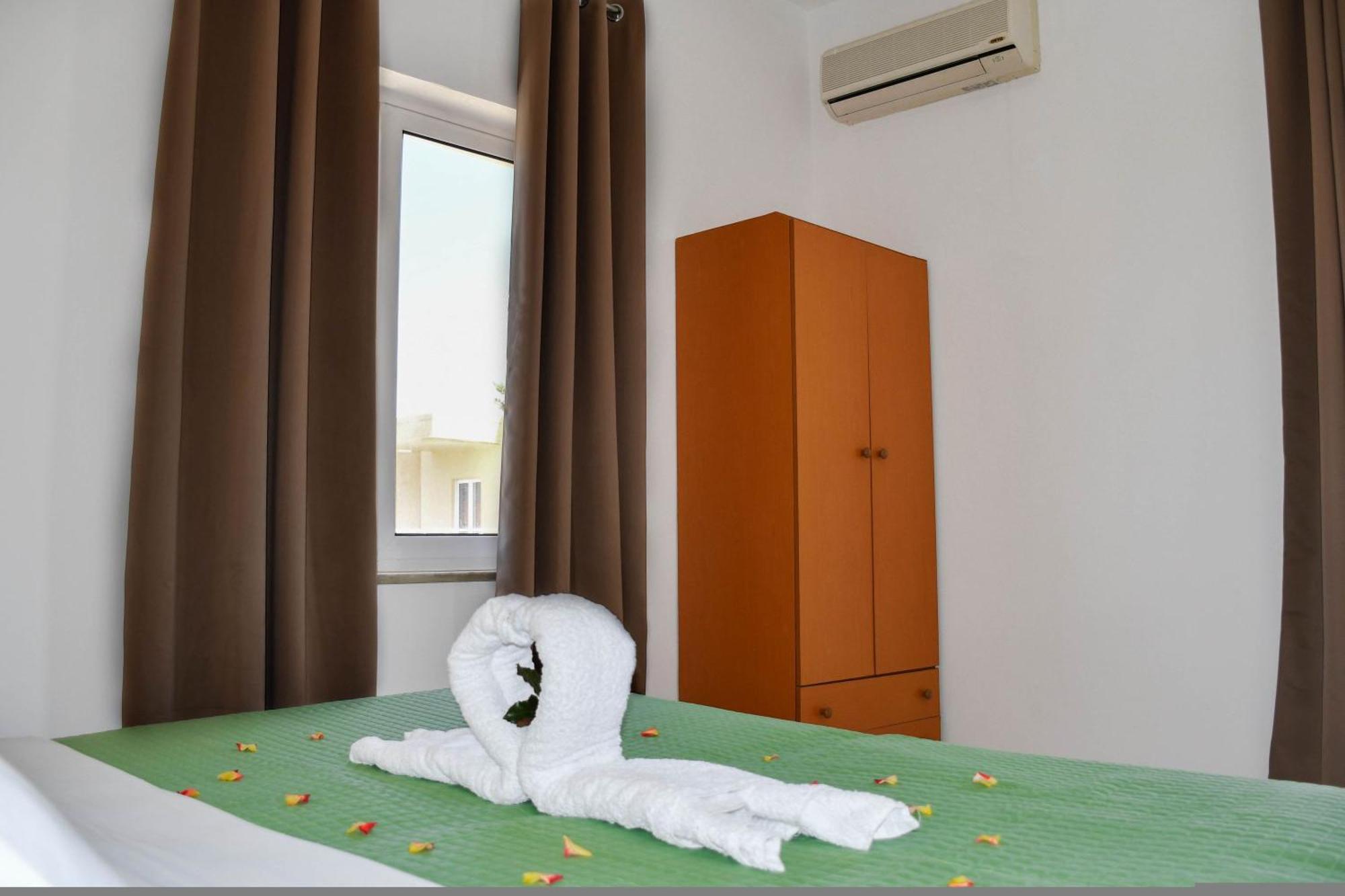 Litinas Apartments With Pool Agia Marina Exteriör bild